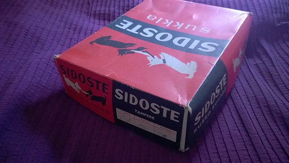 Sidoste-sukka pahvilaatikko keräilyyn.