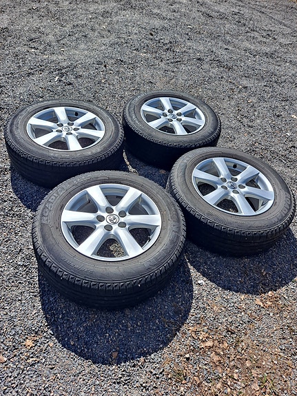 5x114,3 Rav4 alumiinivanteet 17"