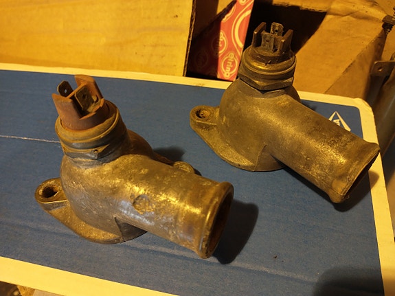 Ford Fiesta MK1 termostaatin kupuja