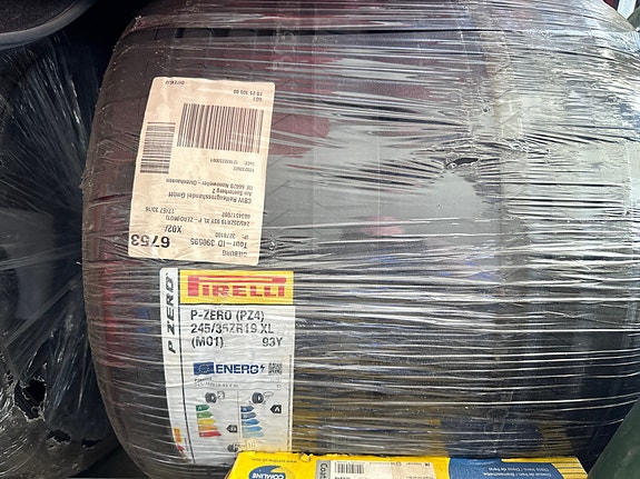 Pirellin kesärenkaat 245/35/19
