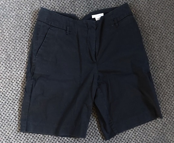 Naisten mustat shortsit koko 36