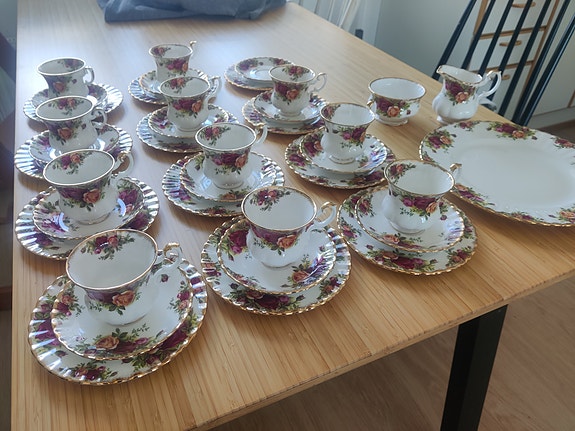 Kahviastiasto royal albert