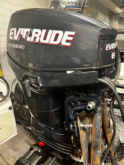 E-tec perä ja osia Evinrude. Tarjoa kaikkea E-tec tavaraa