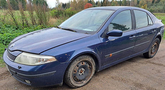 Renault laguna 2003 1,9D purettuna osiksi