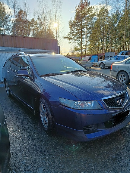 Honda Accord -04 osia