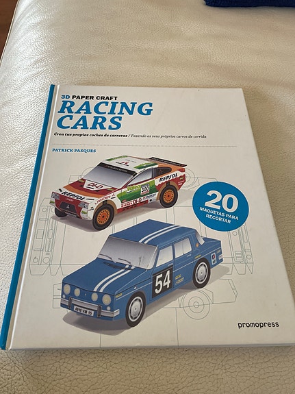 Racing Cars, askartelu kirja