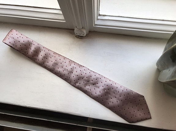 Louis Vuittonin pinkki kravatti/ solmio kevääksi