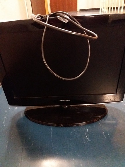Samsung TV 22 + uusi kaukosäädin