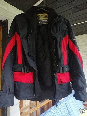 Moottoripyöräilijän Yoko takki (XS) ja housut (S)