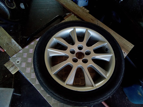 Saab Aero vanne ja ajokuntoinen rengas