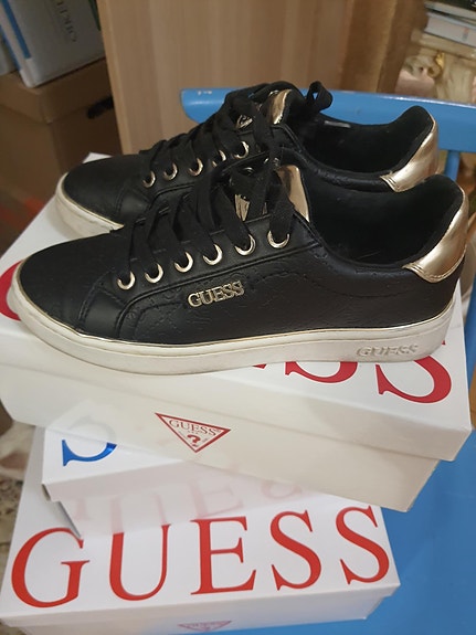 Guess tennarit.