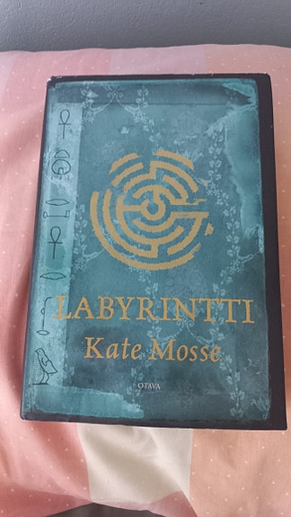 Kate Moss- Labyrintti
