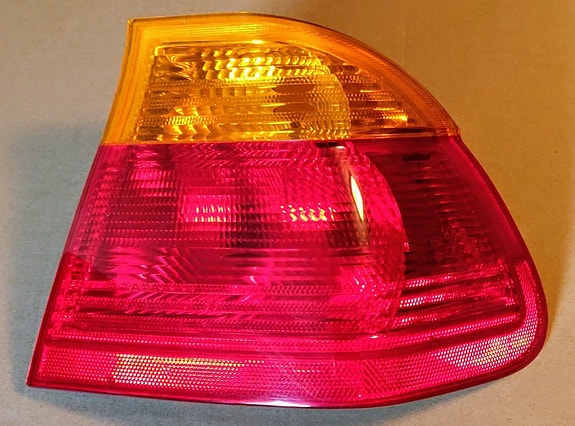 Takavalo BMW E46 oikea, orig. 300 srj.