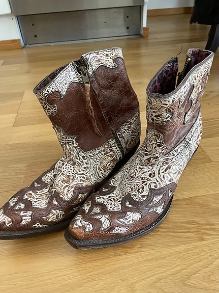 Myydään nahkaiset bootsit koko 39-40