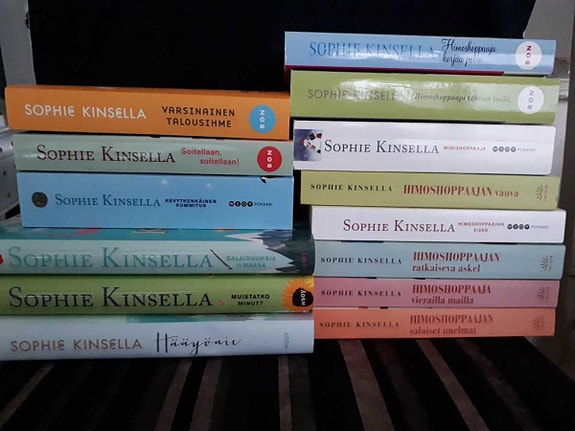 Sophie Kinsella, Himoshoppajasarja + muuta, 14 kirjaa