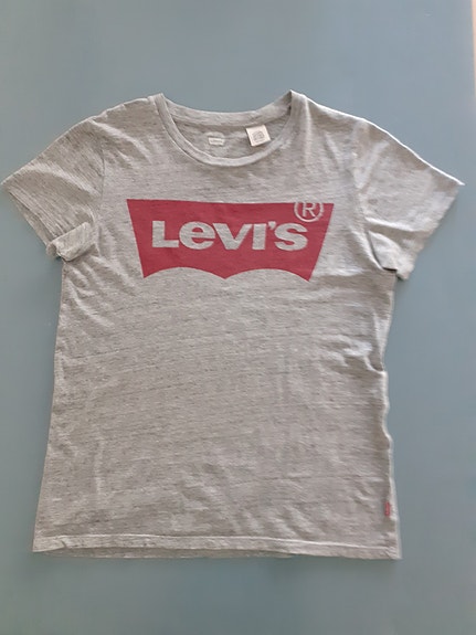Vanha Levi´s t-paita