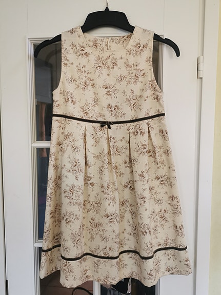 Kinderit liivihame/mekko koko 128cm
