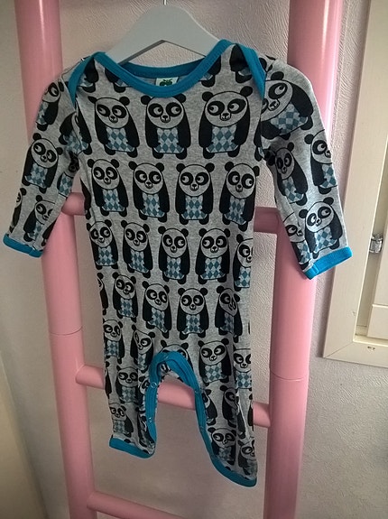 Uudenveroinen Småfolk panda pyjamahaalari 68cm