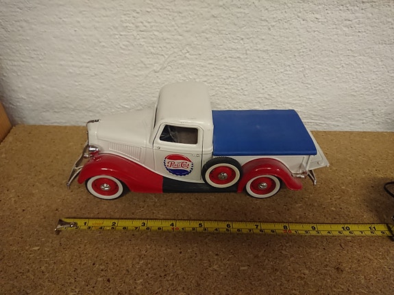 Solid Ford V8 Pick - Up (Pepsi-Cola) 1:19