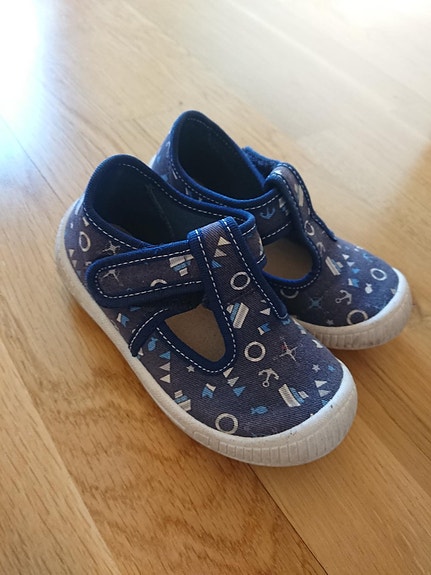 Superfit kesäkengät koko 24