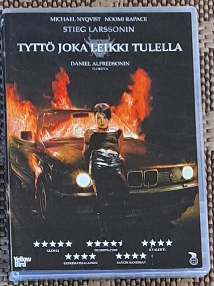 Tyttö joka leikki tulella dvd