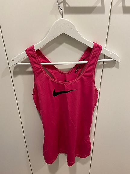 Nike Pro urheilutoppi