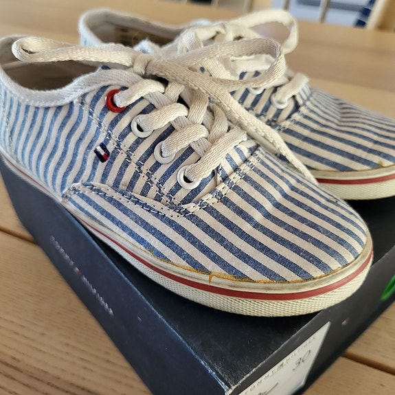 Hilfiger kengät 30