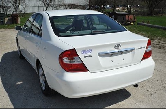 Uusi Toyota Camry takapuskuri