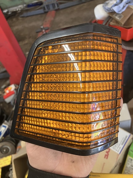 VW Passat Oikea Etuvilkku Hella 77-80