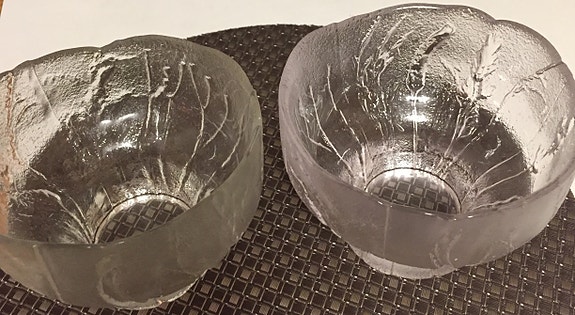 Humppila/Aarikka  2  heiniä kainalossa pientä maljaa