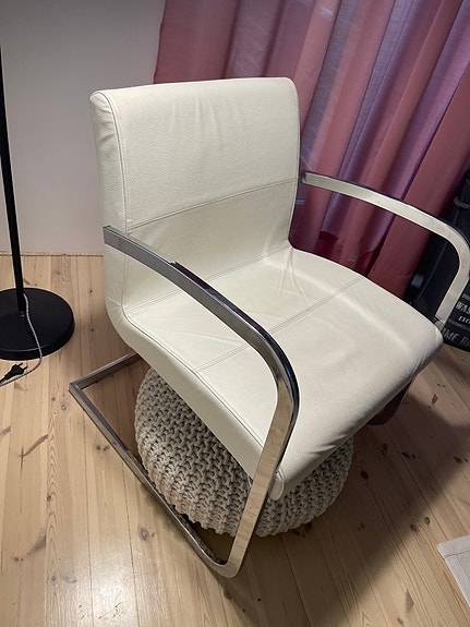 Valkoiset Effezeta nojatuolit, 2 kpl
