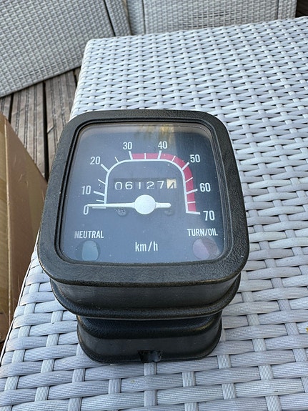 Suzuki PV50 nopeusmittari -00 pohjalevyllä