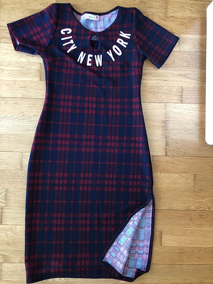 neulottu mekko, koko S, pituus 105, nouto