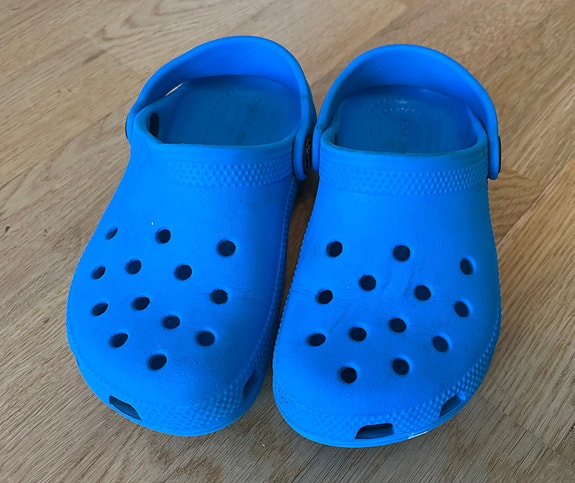 Vaaleansiniset crocsit, koko C 10