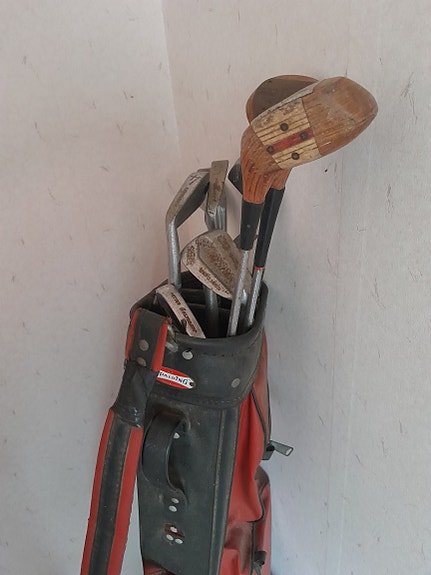 Vanha golf laukku mailoineen