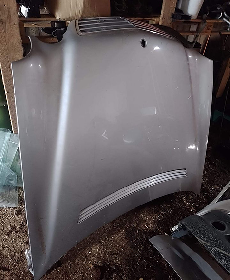 Mercedes Benz w210 konepelti