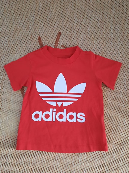 Adidas t-paita