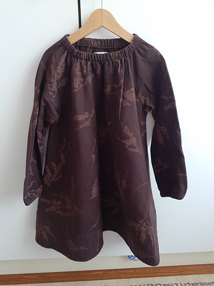 Ruskea mekko 116/122