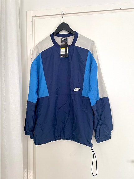 Nike miesten uusi anorakki koko S