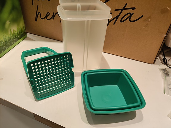 Tupperware herkkuhissi