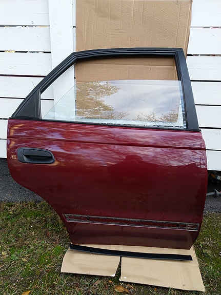 Oikea takaovi, Toyota Carina E liftback