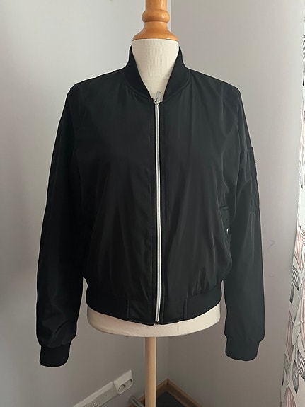Vero Moda musta bomber-takki, koko M