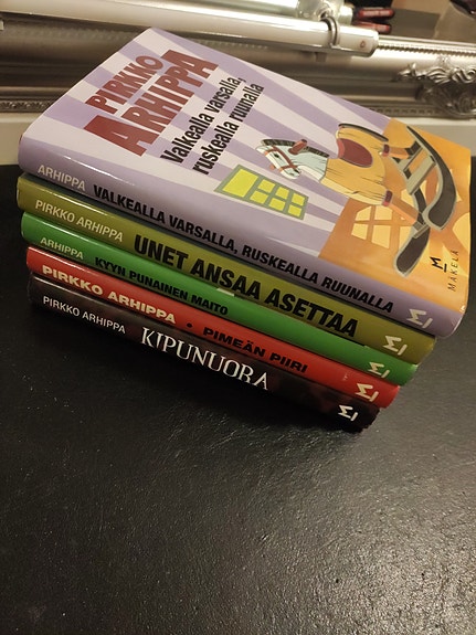 Pirkko Arhippa kirjoja 1€/kpl