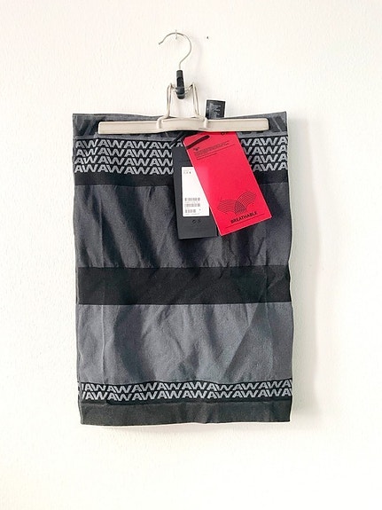 Alexander Wang H&M S stretch bondage -minihameeseen. Uudenveroinen etiketeillä