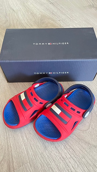 Tommy Hilfiger sandaalit koko 23