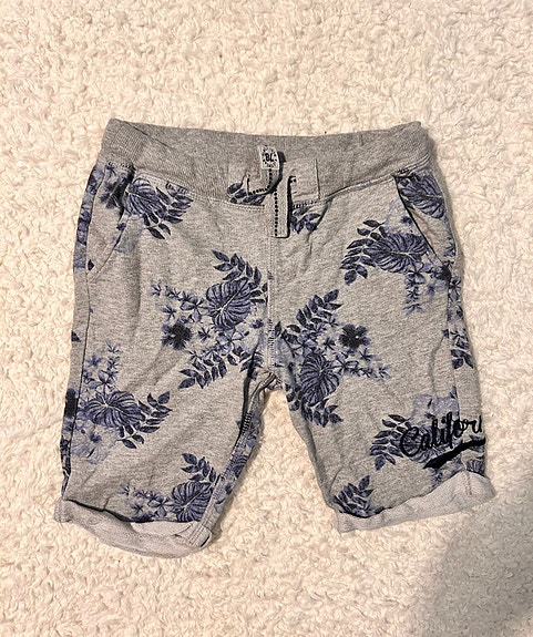 Kappahl shortsit 116-120cm