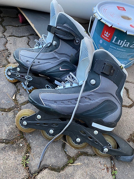 Nike rullaluistimet 39 (25 cm)
