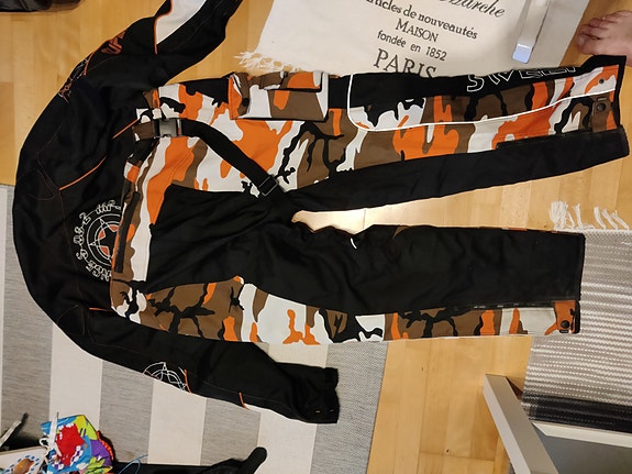 Product image 1 of 10