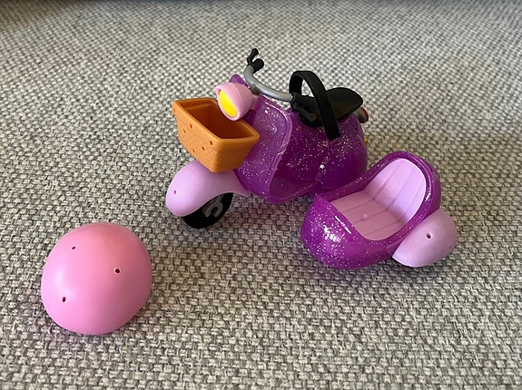LPS skootteri, sivuvaunu ja kypärä