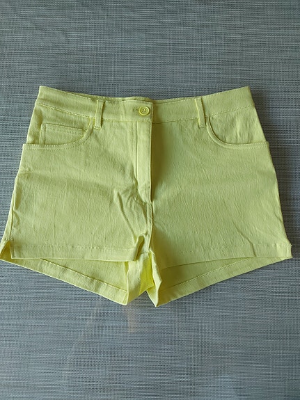 Naisten shortsit